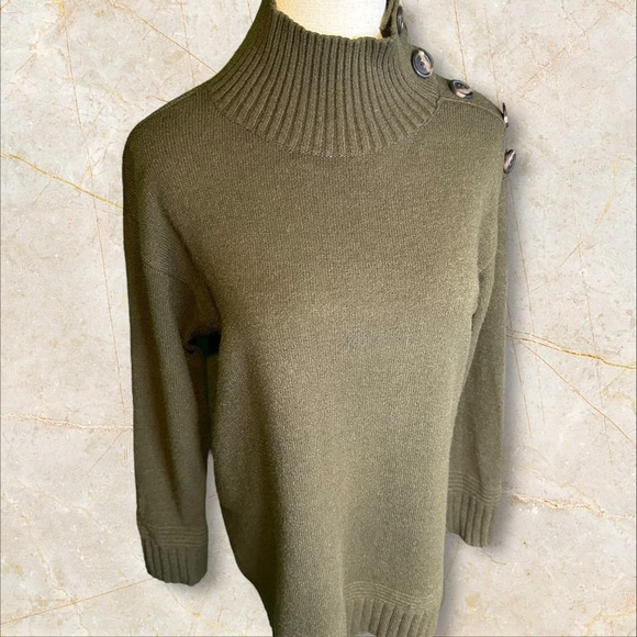 By Anthropologie ‘Margarita’ Button-Up Shoulder Tunic Sweater in Olive Green XS - Picture 14 of 16